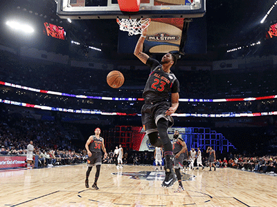 世預(yù)賽中國vs阿曼足球